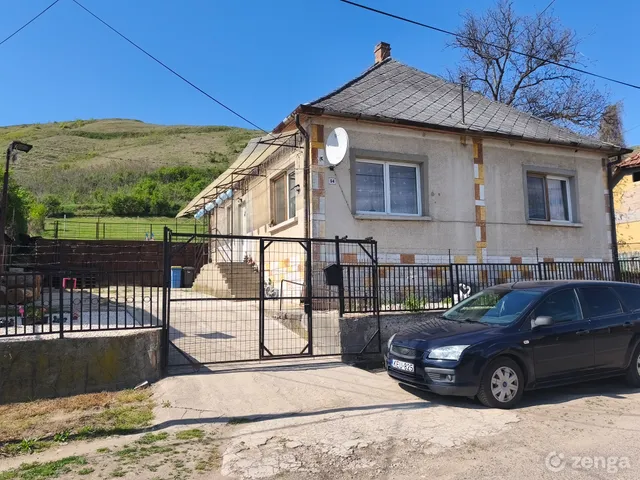 Eladó ház Ózd, Tábla 90 nm
