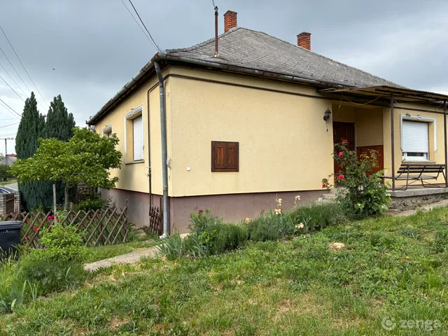 Eladó ház Kaposvár, Toponár 1974 nm