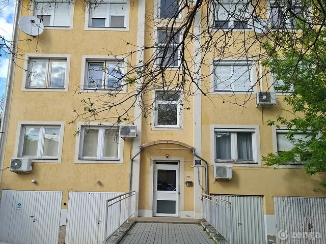 Eladó lakás Szolnok, Belváros 77 nm