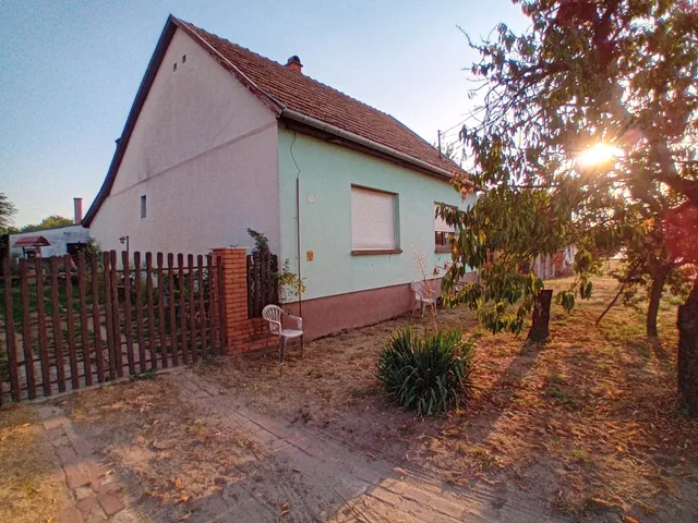 Eladó ház Érsekcsanád 90 nm