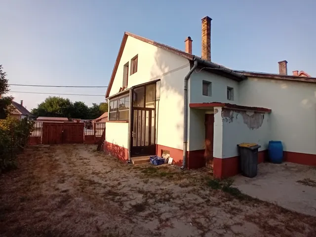 Eladó ház Érsekcsanád, Hunyadi J. u. 90 nm