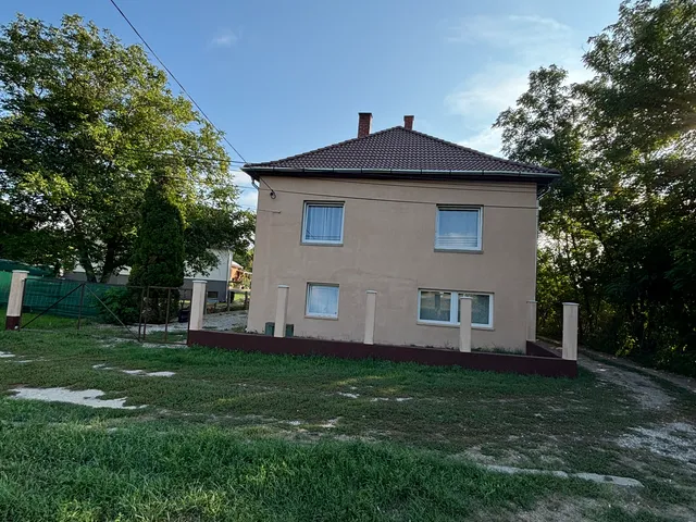 Eladó ház Enying, Balatonbozsok 144 nm