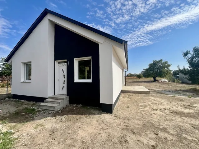 Eladó ház Ádánd 96 nm