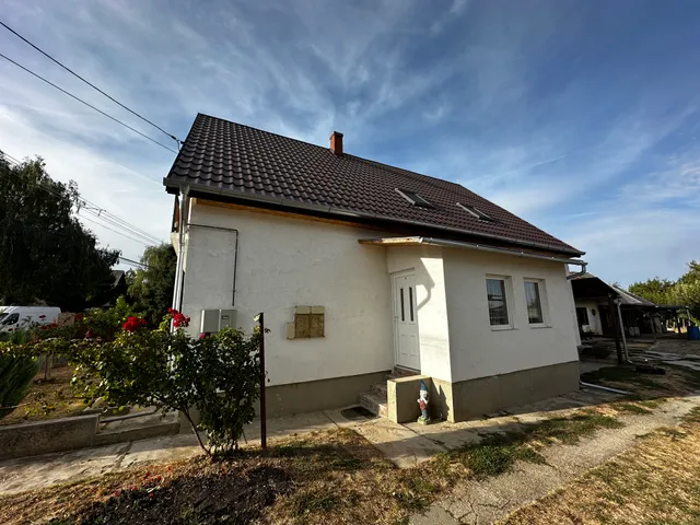 Eladó ház Ságvár 190 nm