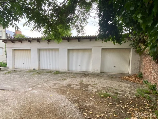 Eladó garázs Pécs 18 nm