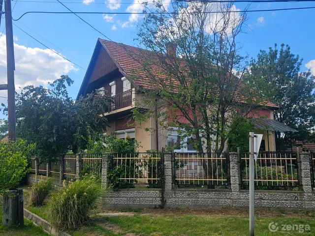 Eladó ház Jászkisér, Városközpont 144 nm