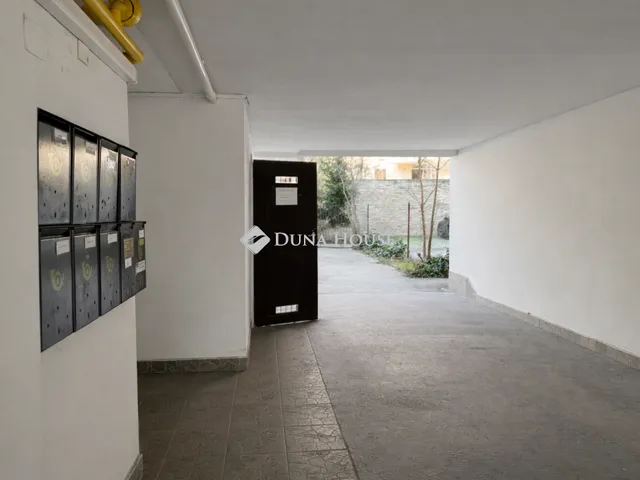Eladó garázs Budapest XIII. kerület, Kisgömb utca 70 nm