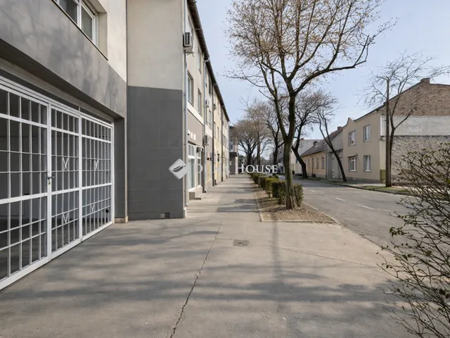 Eladó garázs Budapest XIII. kerület 15 nm