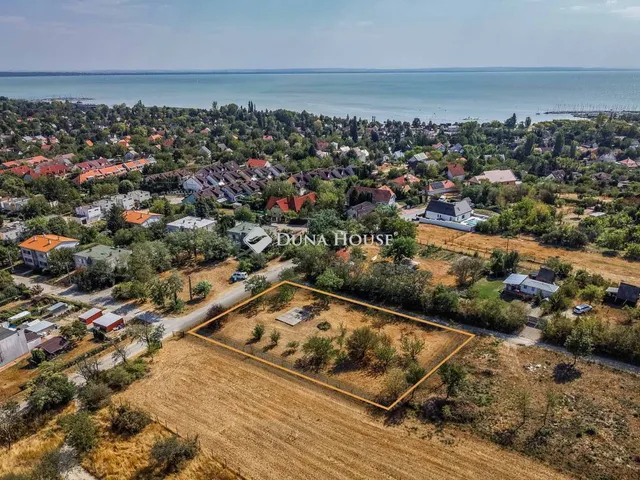 Eladó telek Balatonkenese 2158 nm