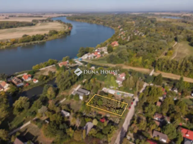 Eladó telek Dömsöd 736 nm