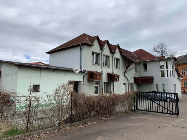 Eladó kereskedelmi és ipari ingatlan Ózd, 48-as út 300 nm