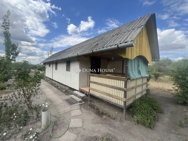 Eladó telek Mikebuda 894 nm