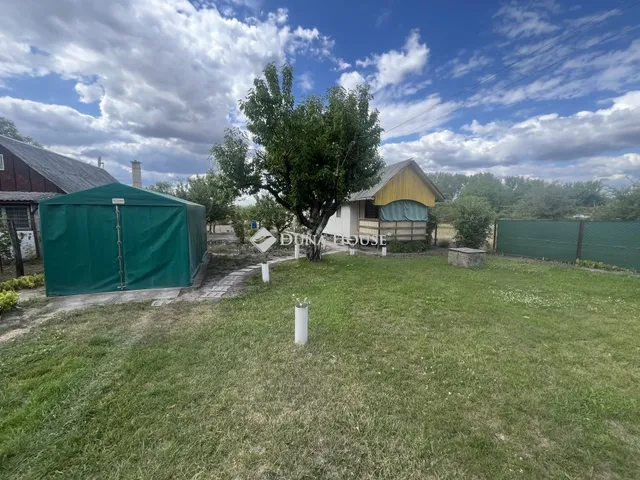 Eladó telek Mikebuda 894 nm