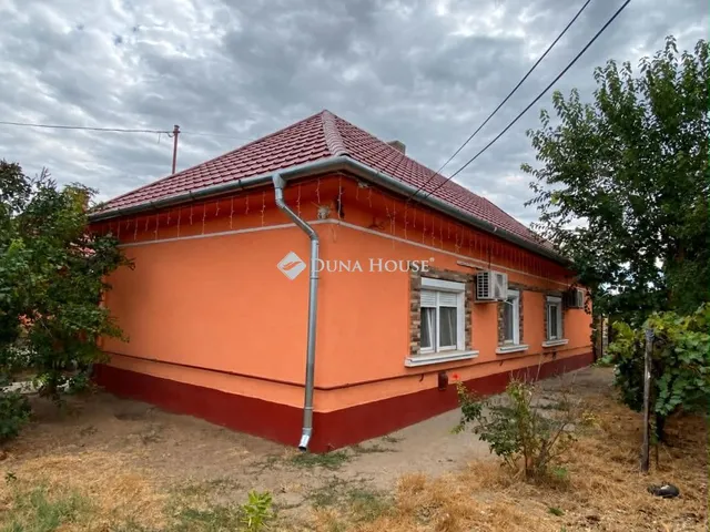 Eladó ház Dánszentmiklós 95 nm