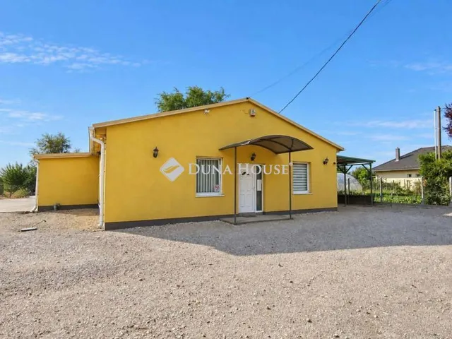 Eladó kereskedelmi és ipari ingatlan Dabas 300 nm