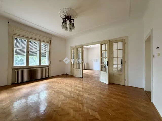 Eladó ház Budapest XII. kerület, Galántai utca 295 nm