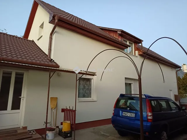 Eladó ház Vecsés, Kereszt utca 137 nm