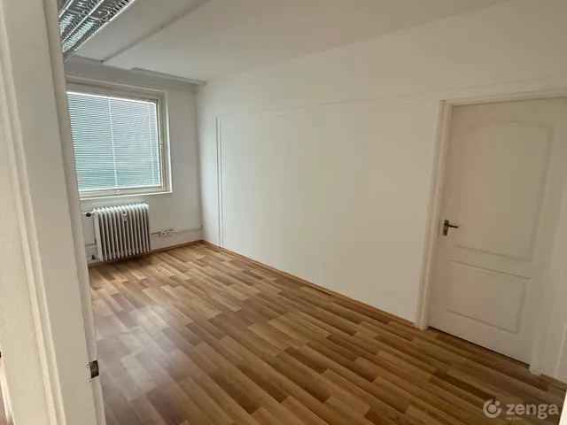 Kiadó kereskedelmi és ipari ingatlan Szeged, Belváros 25 nm