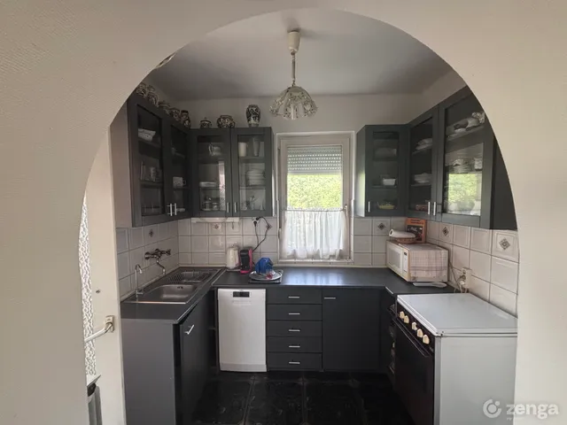 Eladó ház Dunakeszi, Alag 198 nm