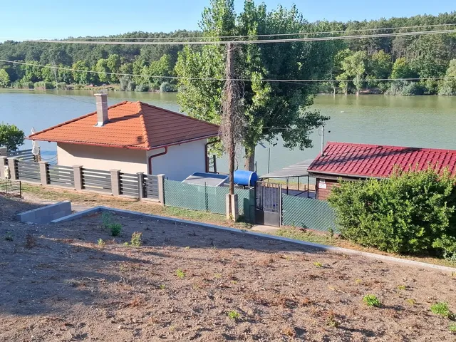 Eladó telek Gomba 146 nm