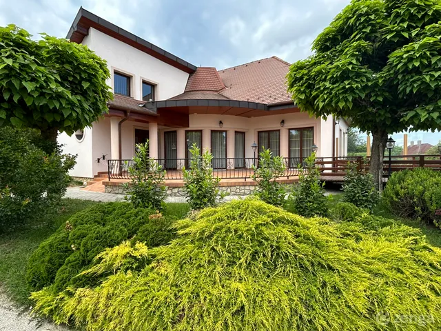 Eladó ház Zirc 350 nm