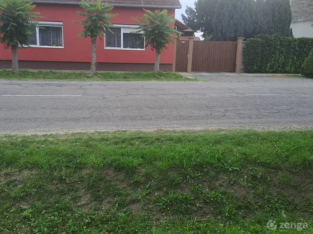 Eladó ház Tolna 250 nm