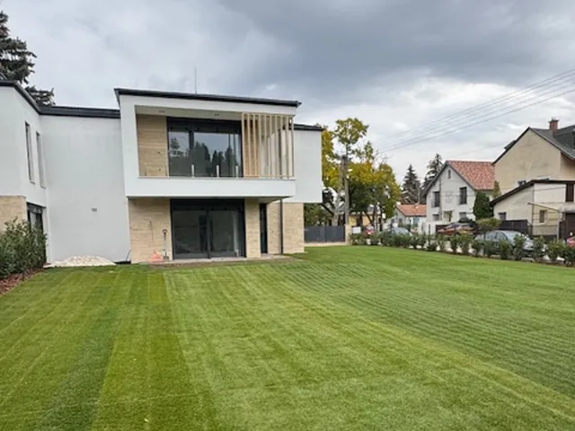 Eladó ház Budapest II. kerület, Máriaremete, Dombos utca 203 nm