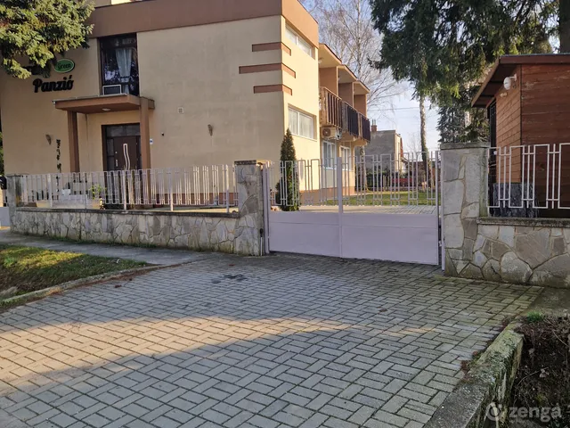 Eladó kereskedelmi és ipari ingatlan Balatonberény 400 nm
