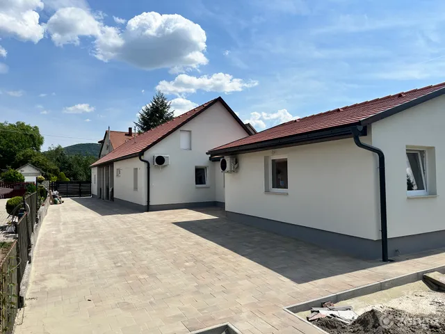 Eladó ház Piliscsév, Árpád utca 10 130 nm