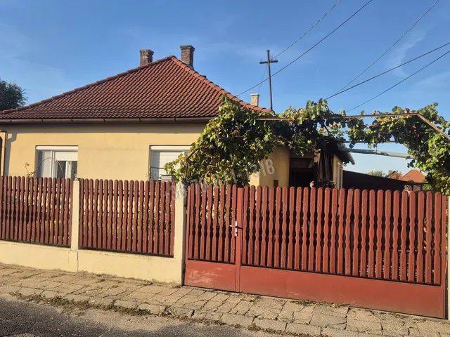 Eladó ház Debrecen, Csapókert 65 nm