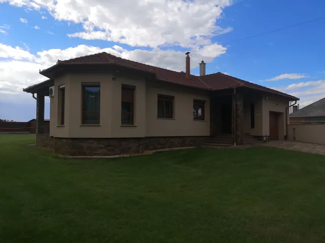 Kiadó ház Nyíregyháza, Rozsrétszőlő 180 nm