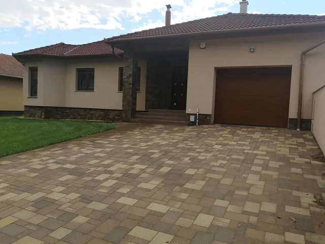 Kiadó ház Nyíregyháza, Rozsrétszőlő 180 nm
