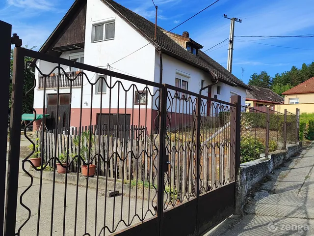 Eladó ház Szekszárd, Szőlőhegy 128 nm