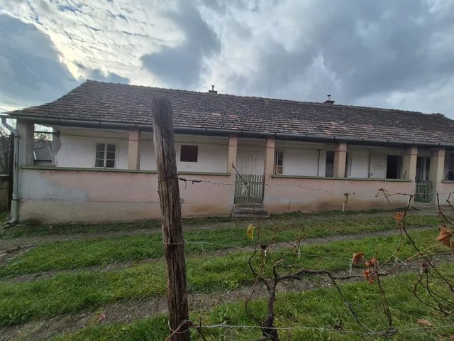 Eladó ház Ősagárd 300 nm