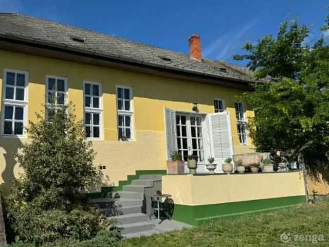 Eladó ház Bölcske 250 nm
