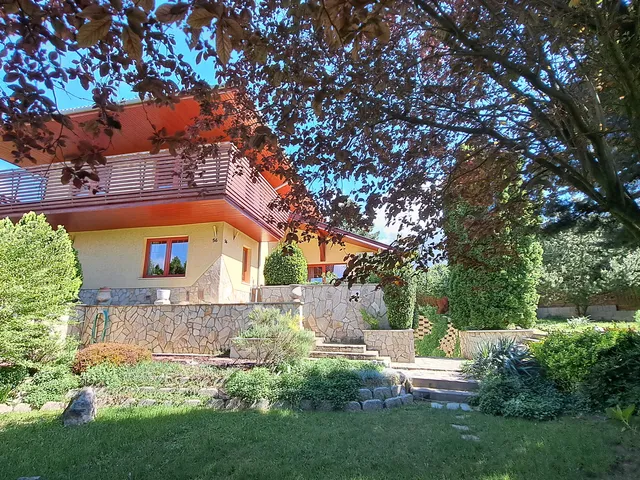 Eladó ház Üröm 356 nm