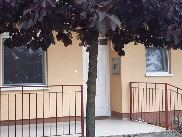 Eladó lakás Monor, Nyitrai utca 44 nm