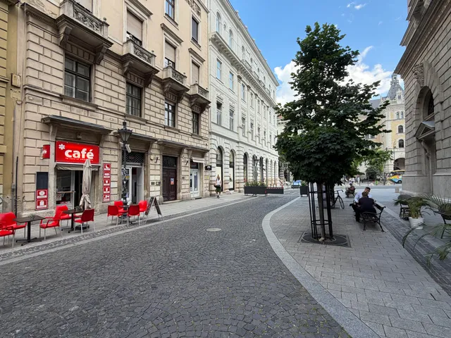 Eladó kereskedelmi és ipari ingatlan Budapest VI. kerület, Nagykörúton belüli terület, Hajós utca 17 nm
