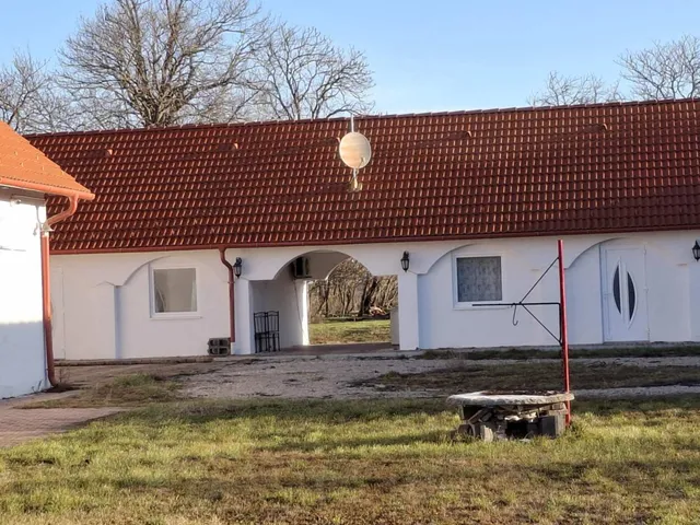 Eladó kereskedelmi és ipari ingatlan Hegyeshalom 465 nm