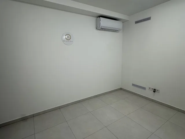 Eladó kereskedelmi és ipari ingatlan Győr, Belváros, Munkácsy Mihály 80 nm