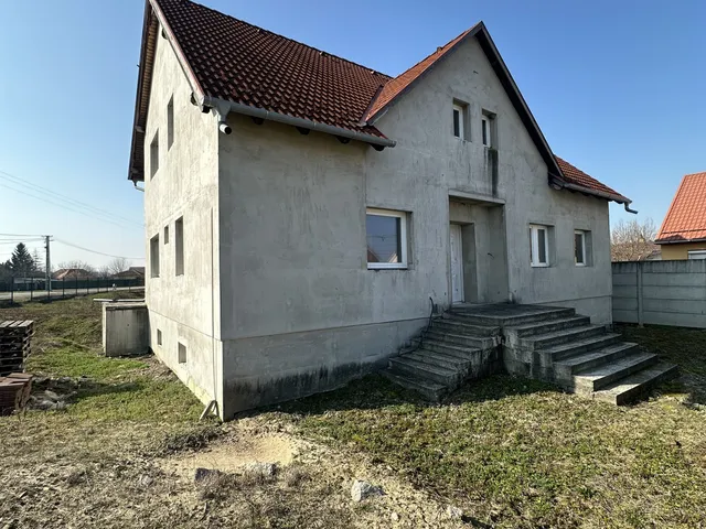 Eladó ház Győrladamér 200 nm