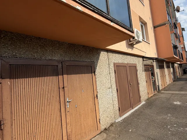Eladó garázs Győr 18 nm