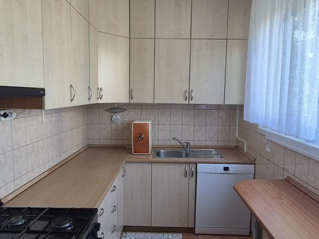Kiadó lakás Győr, Adyváros 53 nm