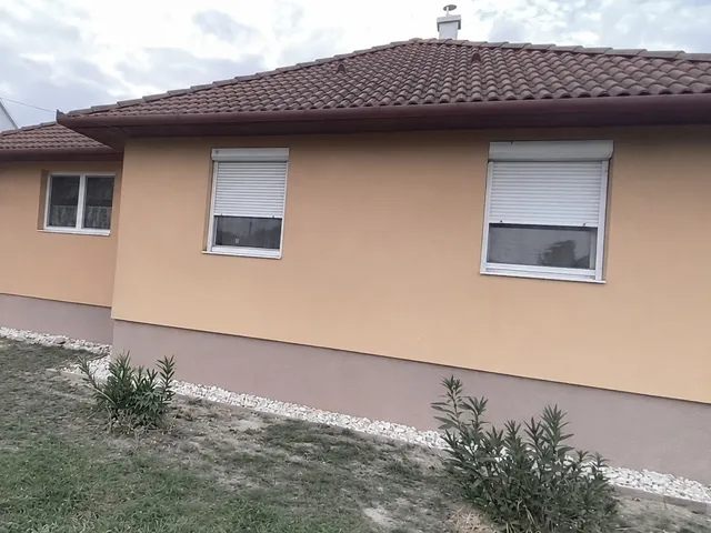 Eladó ház Bana 98 nm