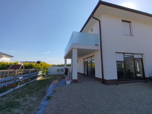 Eladó ház Győr, Szabadhegy 232 nm