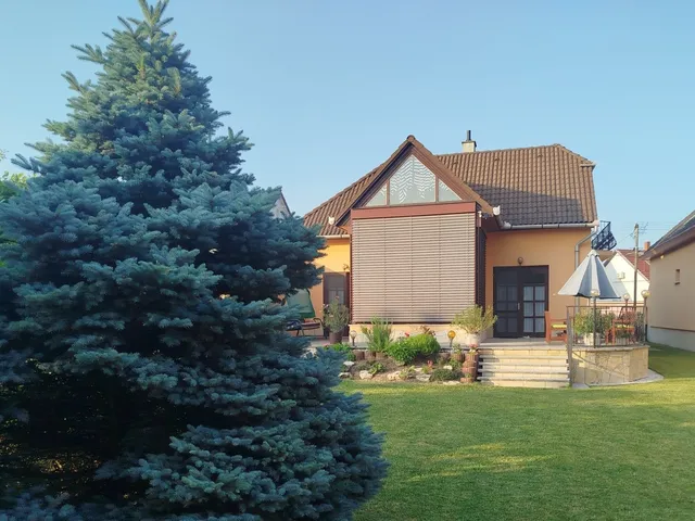 Eladó ház Győr, Révfalu 260 nm