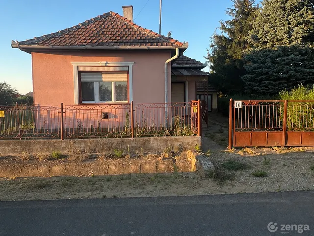 Eladó ház Anarcs 90 nm