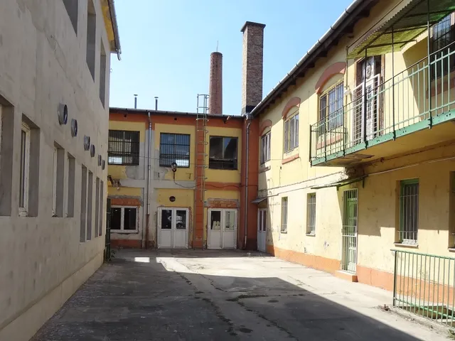Eladó kereskedelmi és ipari ingatlan Budapest IV. kerület, Újpest 1122 nm