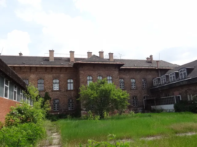 Eladó kereskedelmi és ipari ingatlan Budapest IX. kerület, Külső Ferencváros, Soroksári út 75-77. 2179 nm