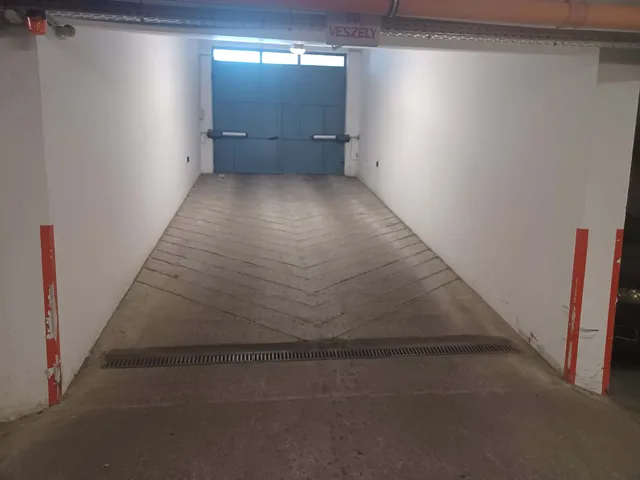 Eladó garázs Győr, Belváros 13 nm